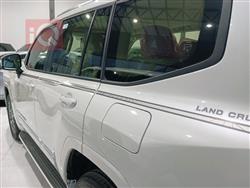 تۆیۆتا لاند کروزەر